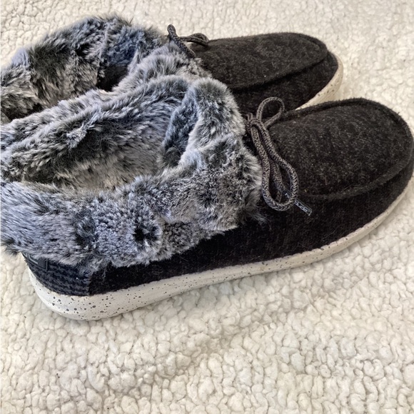 Hey Dude Britt Womens fur trim sneakers casual shoes size 10 - Picture 6 of 8